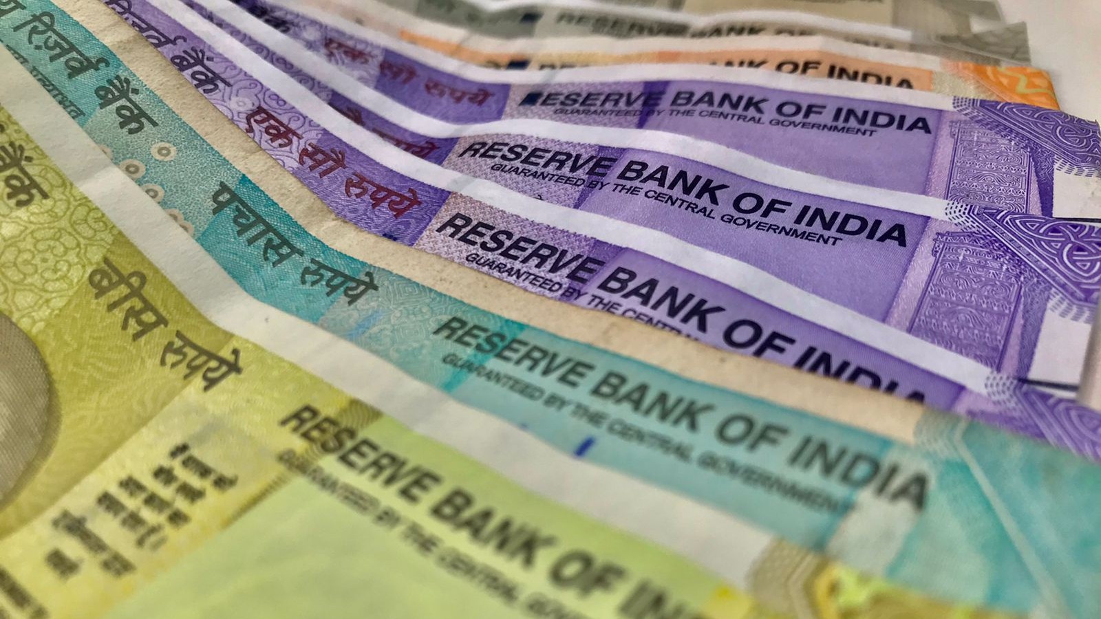 Indian Rupee Closes Weak Against US Dollar Amid Global, Domestic Pressures